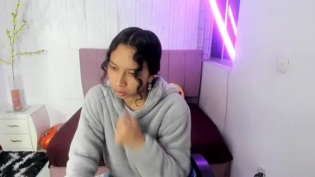 anna moon11 online show from November 7, 2025, 4:50 am