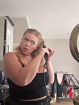 KaylaTrudi online show from November 11, 2025, 10:21 am