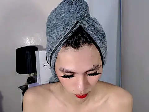 Ur latinahotpaprika online show from June 30, 2026, 4:18 pm
