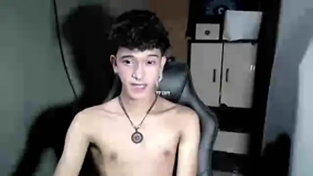 Snapshot of kenbigcockxx chatting on November 17, 2025, 3:49 pm kenbigcockxx online show from November 17, 2025, 3:49 pm