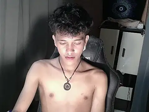 Snapshot of kenbigcockxx chatting on October 22, 2025, 6:51 pm kenbigcockxx online show from October 22, 2025, 6:51 pm