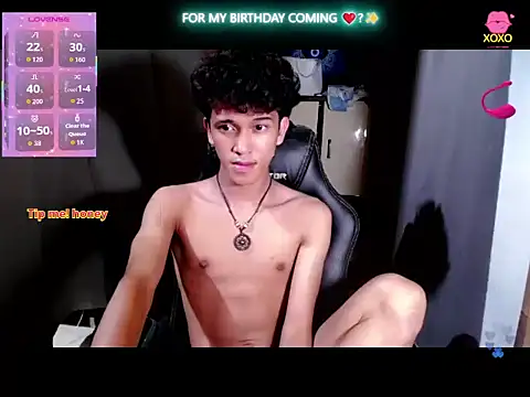 Snapshot of kenbigcockxx chatting on November 6, 2025, 5:39 pm kenbigcockxx online show from November 6, 2025, 5:39 pm