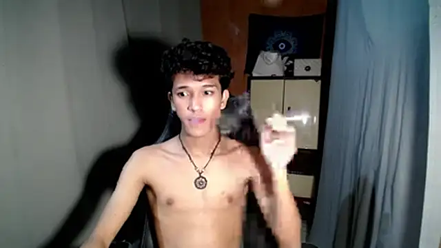 Snapshot of kenbigcockxx chatting on November 11, 2025, 6:14 pm kenbigcockxx online show from November 11, 2025, 6:14 pm