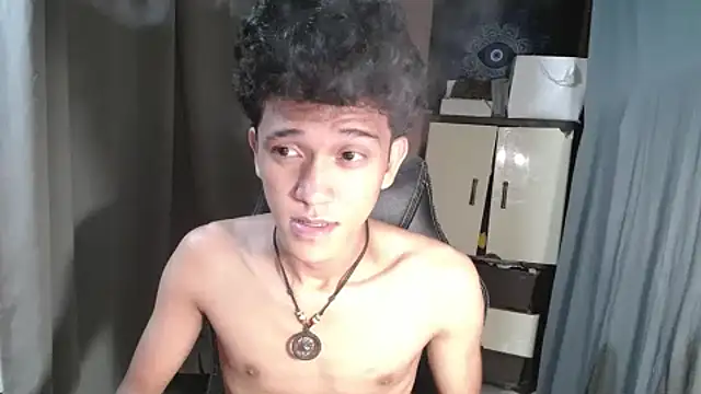 Snapshot of kenbigcockxx chatting on October 27, 2025, 5:58 pm kenbigcockxx online show from October 27, 2025, 5:58 pm