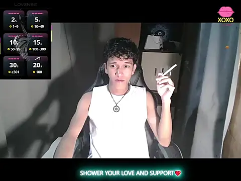 Snapshot of kenbigcockxx chatting on November 3, 2025, 2:42 pm kenbigcockxx online show from November 3, 2025, 2:42 pm