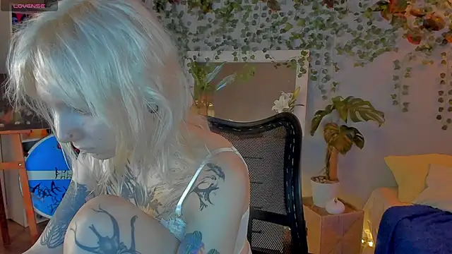 Snapshot of tattoo_art_baby chatting on June 18, 2026, 1:37 am tattoo art baby online show from June 18, 2026, 1:37 am