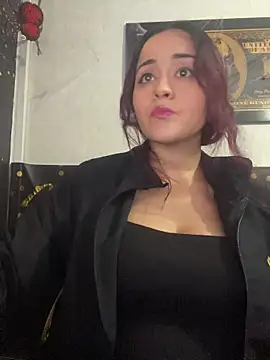 candy  fox  online show from October 29, 2025, 8:08 pm