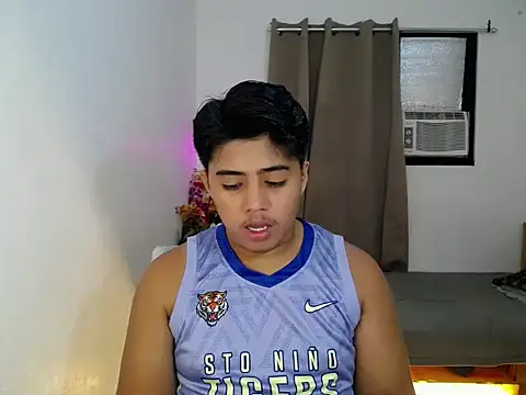 Hugecock2hundle intown online show from November 23, 2025, 9:19 am