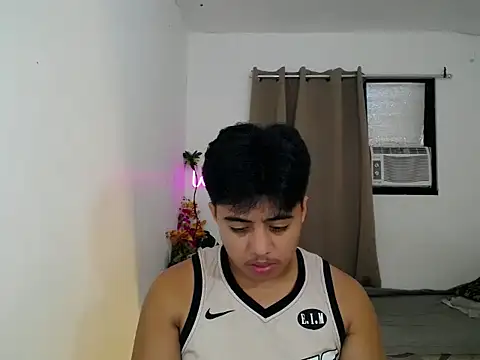 Hugecock2hundle intown online show from November 15, 2025, 6:56 pm