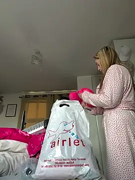 Snapshot of SofiaaBlackk chatting on November 19, 2025, 10:37 am SofiaaBlackk online show from November 19, 2025, 10:37 am