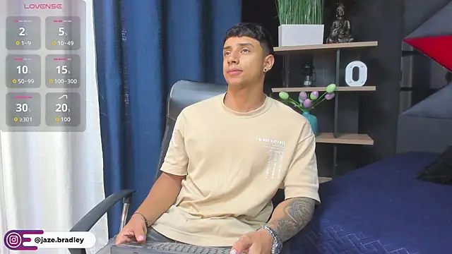 Snapshot of jaze_bradley chatting on October 31, 2025, 11:29 am jaze bradley online show from October 31, 2025, 11:29 am