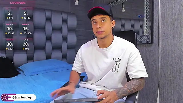 Snapshot of jaze_bradley chatting on November 8, 2025, 11:47 am jaze bradley online show from November 8, 2025, 11:47 am