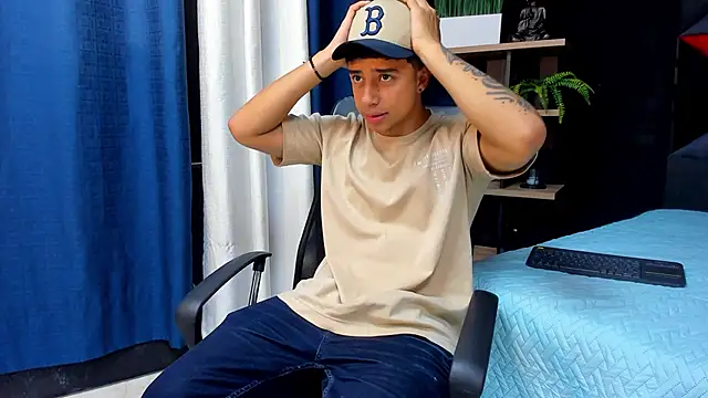 Snapshot of jaze_bradley chatting on November 15, 2025, 12:20 pm jaze bradley online show from November 15, 2025, 12:20 pm