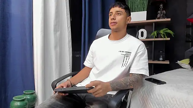 Snapshot of jaze_bradley chatting on December 1, 2025, 11:22 am jaze bradley online show from December 1, 2025, 11:22 am