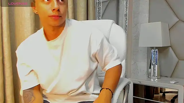 Snapshot of jaze_bradley chatting on October 25, 2025, 11:31 am jaze bradley online show from October 25, 2025, 11:31 am