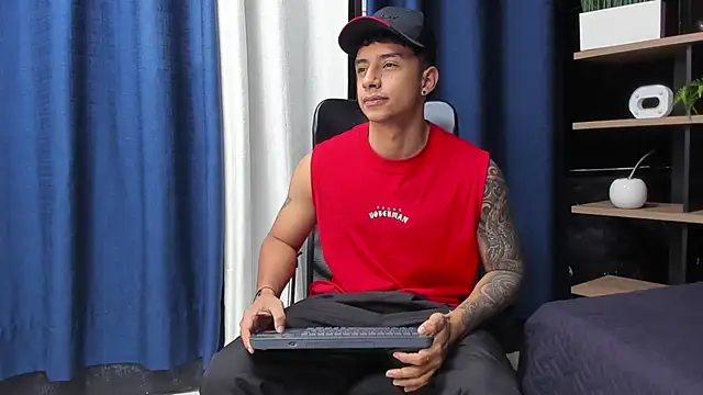 Snapshot of jaze_bradley chatting on December 5, 2025, 11:20 am jaze bradley online show from December 5, 2025, 11:20 am