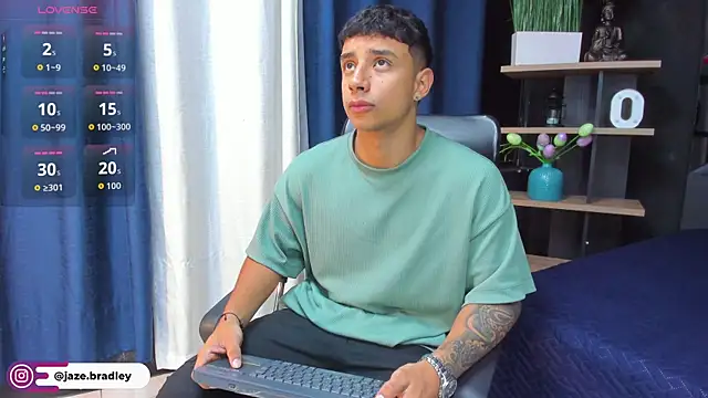 Snapshot of jaze_bradley chatting on October 30, 2025, 11:30 am jaze bradley online show from October 30, 2025, 11:30 am