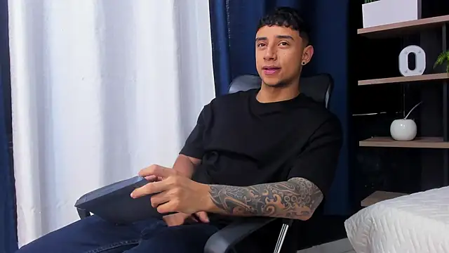 Snapshot of jaze_bradley chatting on November 28, 2025, 11:32 am jaze bradley online show from November 28, 2025, 11:32 am