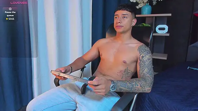 Snapshot of jaze_bradley chatting on October 28, 2025, 11:42 am jaze bradley online show from October 28, 2025, 11:42 am