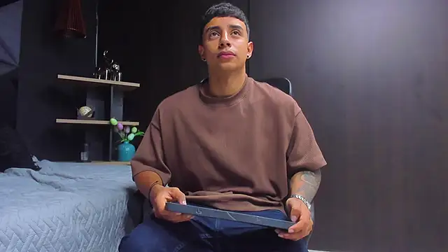 Snapshot of jaze_bradley chatting on December 15, 2025, 11:27 am jaze bradley online show from December 15, 2025, 11:27 am