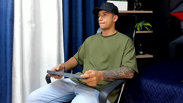 Snapshot of jaze_bradley chatting on November 20, 2025, 11:33 am jaze bradley online show from November 20, 2025, 11:33 am