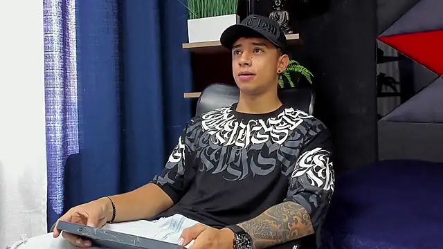 Snapshot of jaze_bradley chatting on November 22, 2025, 5:12 pm jaze bradley online show from November 22, 2025, 5:12 pm