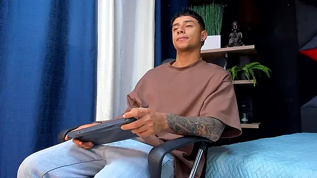 Snapshot of jaze_bradley chatting on November 17, 2025, 11:36 am jaze bradley online show from November 17, 2025, 11:36 am