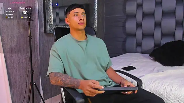 Snapshot of jaze_bradley chatting on November 11, 2025, 11:27 am jaze bradley online show from November 11, 2025, 11:27 am