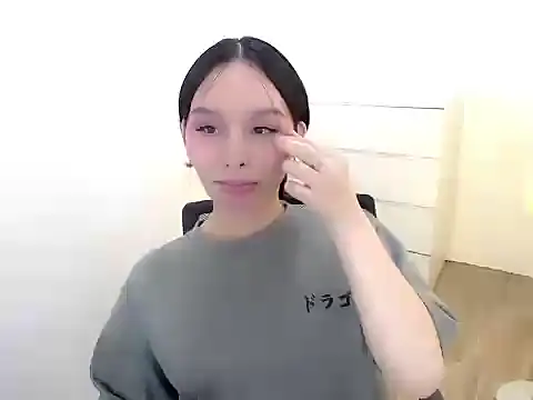 holly tabby online show from October 3, 2025, 7:37 pm