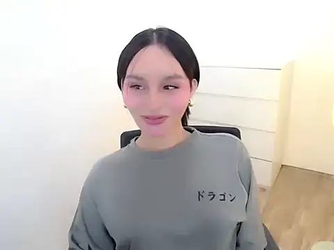 holly tabby online show from September 30, 2025, 9:32 pm