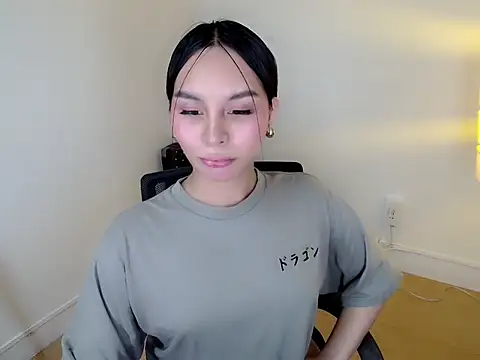 holly tabby online show from February 6, 2026, 5:03 am