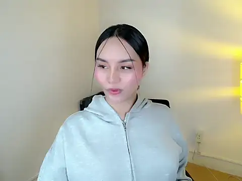 holly tabby online show from May 22, 2026, 9:13 pm