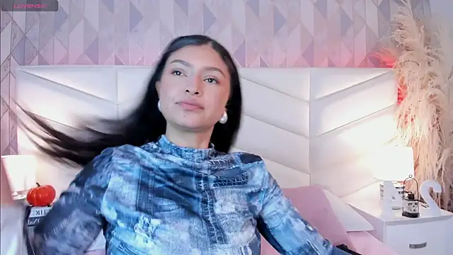 Snapshot of victoria___jonnes chatting on October 4, 2025, 12:28 pm victoria jonnes online show from October 4, 2025, 12:28 pm