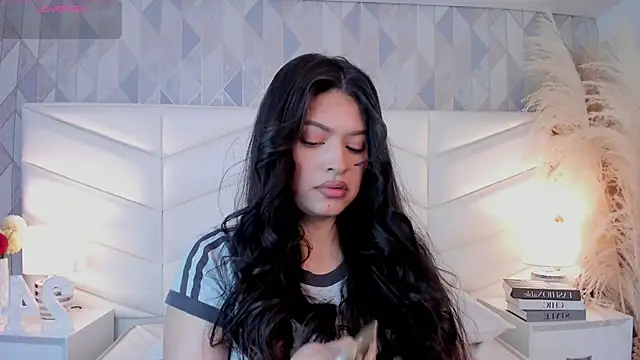 Snapshot of victoria___jonnes chatting on September 24, 2025, 12:22 pm victoria jonnes online show from September 24, 2025, 12:22 pm