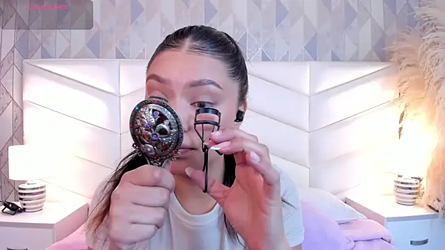 Snapshot of victoria___jonnes chatting on November 17, 2025, 12:42 pm victoria jonnes online show from November 17, 2025, 12:42 pm