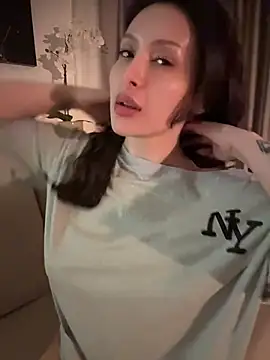 ArianaaSwift online show from May 12, 2026, 8:59 pm