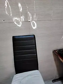 lunna 07 online show from September 30, 2025, 4:02 pm