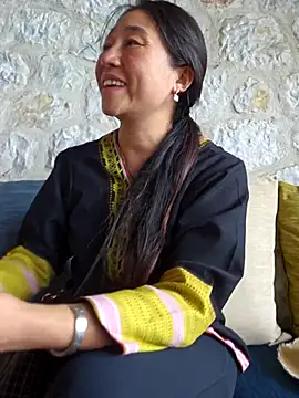 babychill09 online show from October 13, 2025, 6:48 am