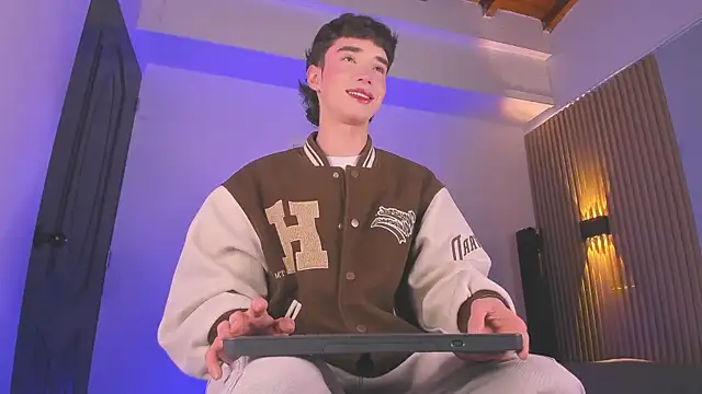 Snapshot of austin_rouse chatting on January 5, 2026, 9:51 pm austin rouse online show from January 5, 2026, 9:51 pm