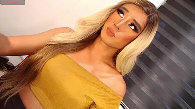 Snapshot of SissifyMeNow chatting on December 5, 2025, 1:49 am SissifyMeNow online show from December 5, 2025, 1:49 am