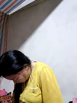 yoowwmr online show from November 7, 2025, 4:55 pm