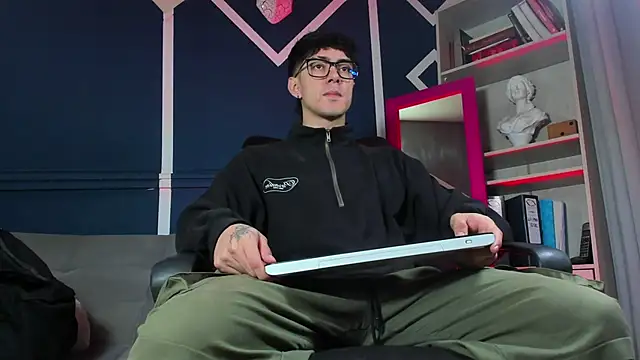 etham wolf  online show from December 20, 2025, 1:47 pm