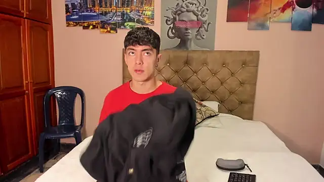 etham wolf  online show from September 30, 2025, 2:01 pm