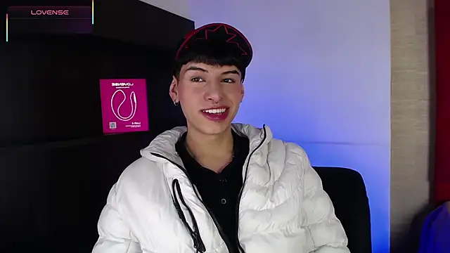 Snapshot of Ezra_Storm chatting on October 15, 2025, 4:55 am Ezra Storm online show from October 15, 2025, 4:55 am