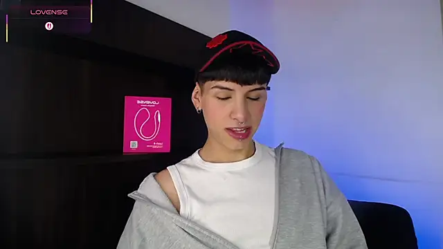 Snapshot of Ezra_Storm chatting on October 14, 2025, 5:08 am Ezra Storm online show from October 14, 2025, 5:08 am