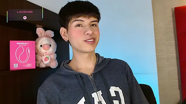 Snapshot of Ezra_Storm chatting on November 17, 2025, 5:00 am Ezra Storm online show from November 17, 2025, 5:00 am