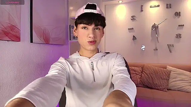 Snapshot of Ezra_Storm chatting on September 30, 2025, 9:21 pm Ezra Storm online show from September 30, 2025, 9:21 pm