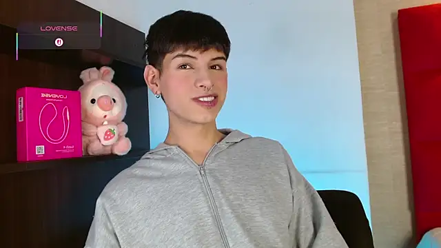 Snapshot of Ezra_Storm chatting on November 11, 2025, 5:02 am Ezra Storm online show from November 11, 2025, 5:02 am