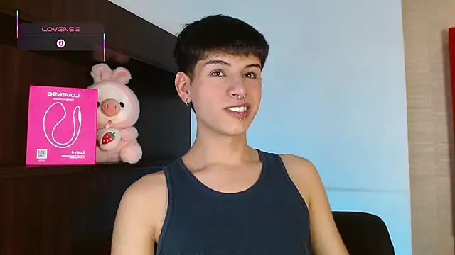 Snapshot of Ezra_Storm chatting on November 12, 2025, 5:00 am Ezra Storm online show from November 12, 2025, 5:00 am