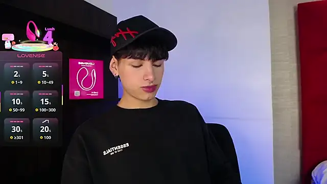 Snapshot of Ezra_Storm chatting on September 17, 2025, 4:58 am Ezra Storm online show from September 17, 2025, 4:58 am